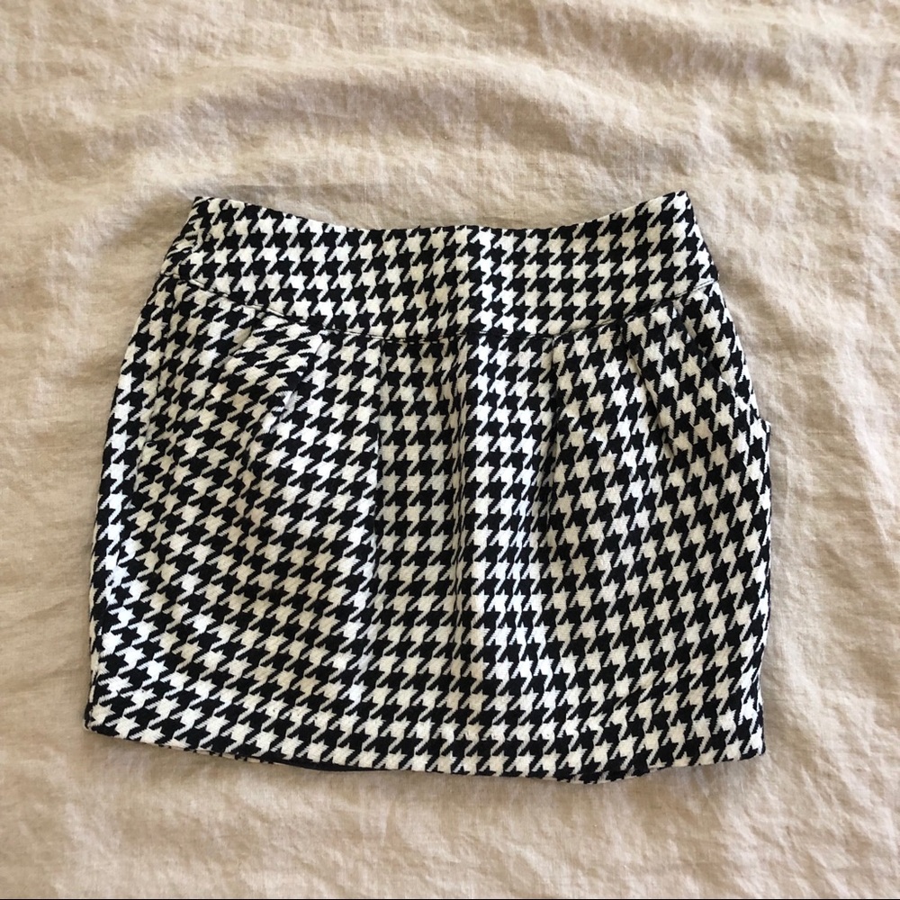 Herringbone pattern mini skirt, size S